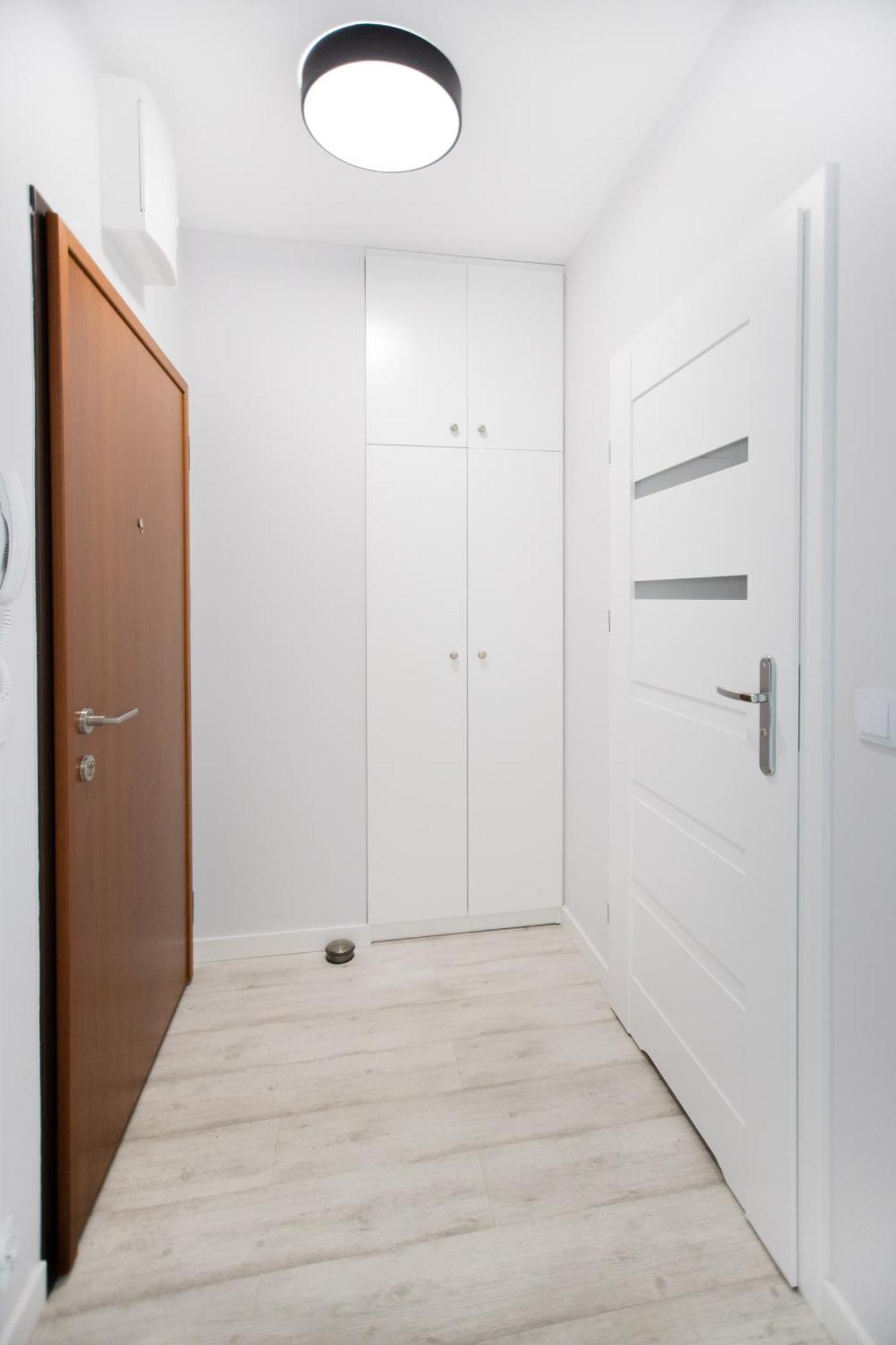 Lovely Close To The Center. Free Parking Warschau